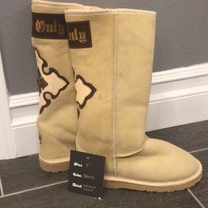 “Locals Only” Tylie Malibu Boots NEVER WORN Size 7